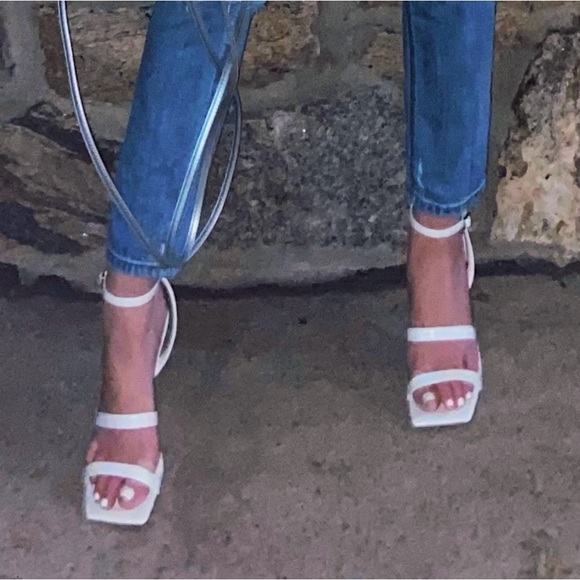 Marc Fisher Heel; size 6 - Picture 9 of 9